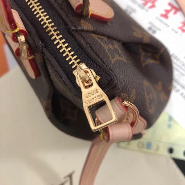 ルイヴィトンバッグ素材ディテール